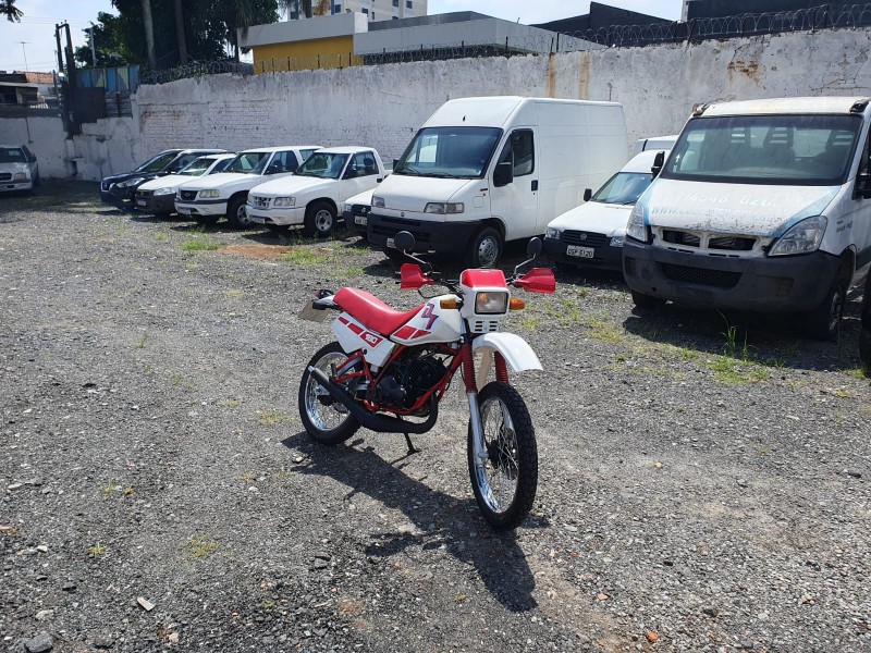 Yamaha DT 180 Z 1990 – Branca – Gasolina – Funcionando