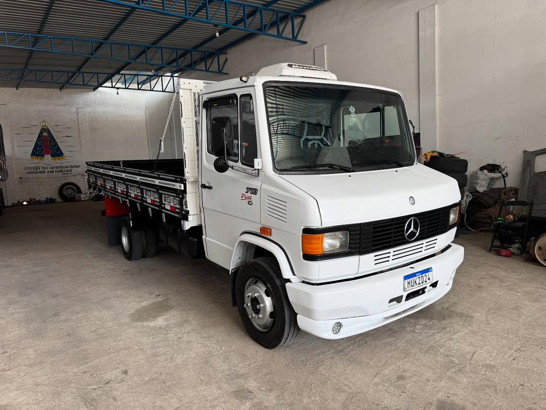 Mercedes-Benz 710 1998 - Funcionando