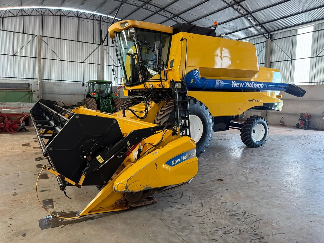 New Holland TC 5090 2011 - Funcionando