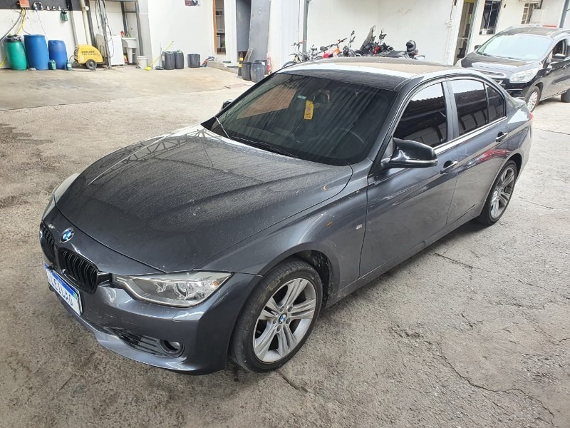 BMW – 320i 3B11 | 2013/2014 | GASOLINA | CINZA – FUNCIONANDO